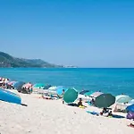 Semesterbostad Maria Sulla Di Marina Di Zambrone Nel La Quercia *