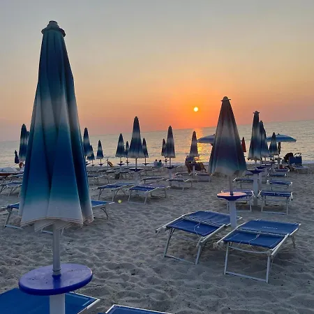 別荘 Maria Sulla Di Marina Di Zambrone Nel La Quercia