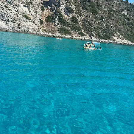 Maria Sulla Di Marina Di Zambrone Nel La Quercia בית נופש