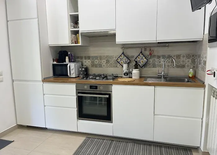 Maria Sulla Di Marina Di Zambrone Nel La Quercia * Mandaradoni